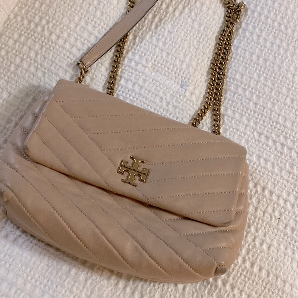 Nude chic and cute Tory Burch purse.